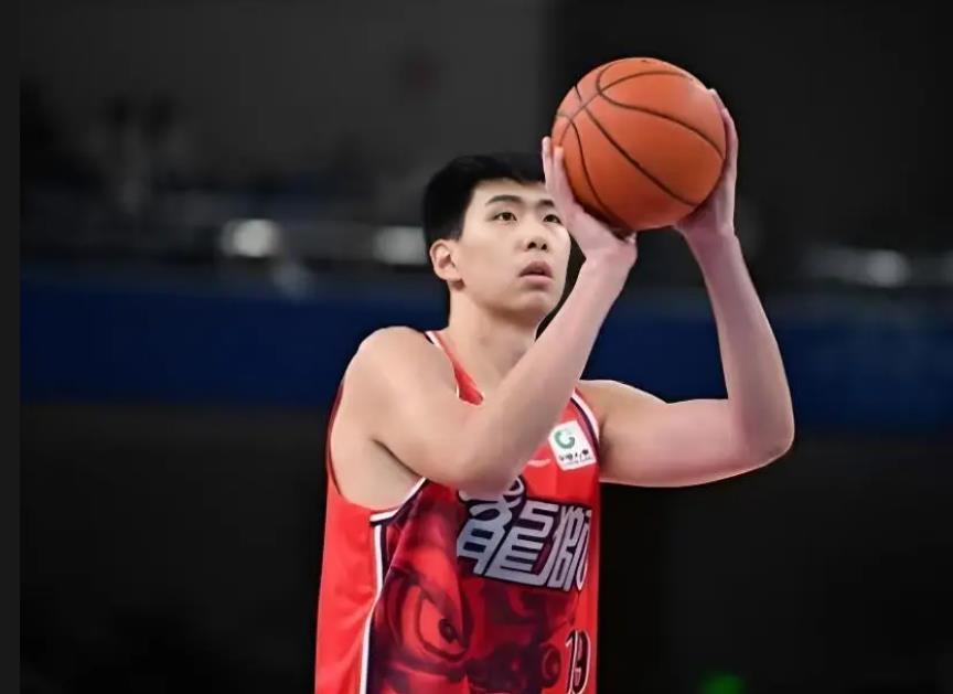 开云综合服务-离开广东队就爆发,徐昕是常规赛第一阶段盖帽王+篮板王