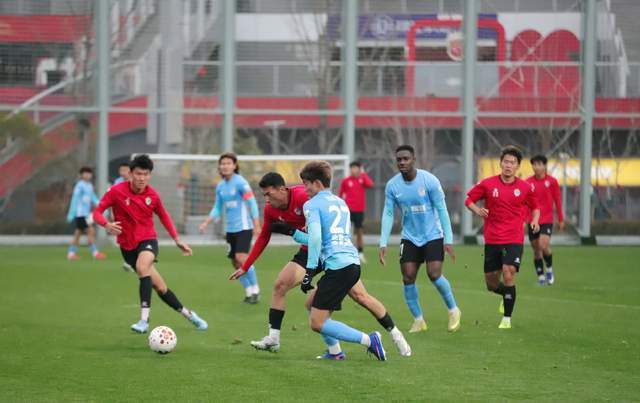 开云中国官网-毛伟杰合同剩1年 与冯劲竞争主力 大连首胜在三镇?卡迪斯标王